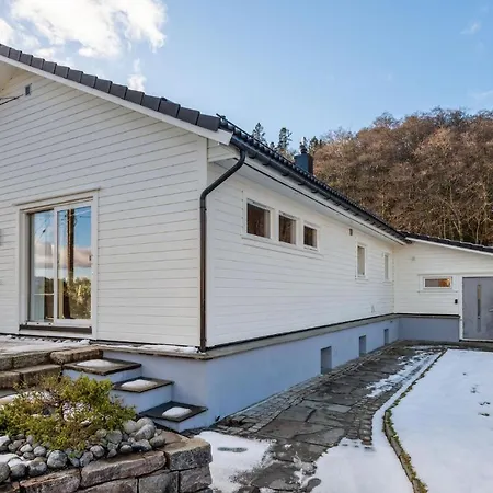 Apartamento 3 Bedroom Awesome In Nesttun Bergen