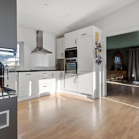 Apartment 3 Bedroom Awesome In Nesttun *