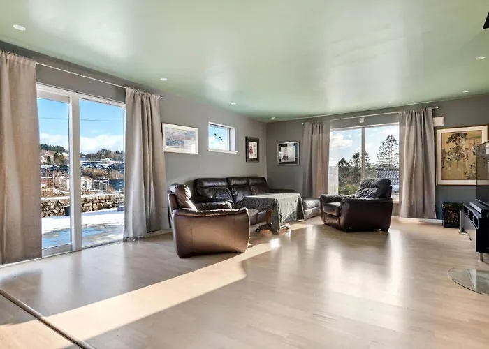3 Bedroom Awesome In Nesttun Apartamento